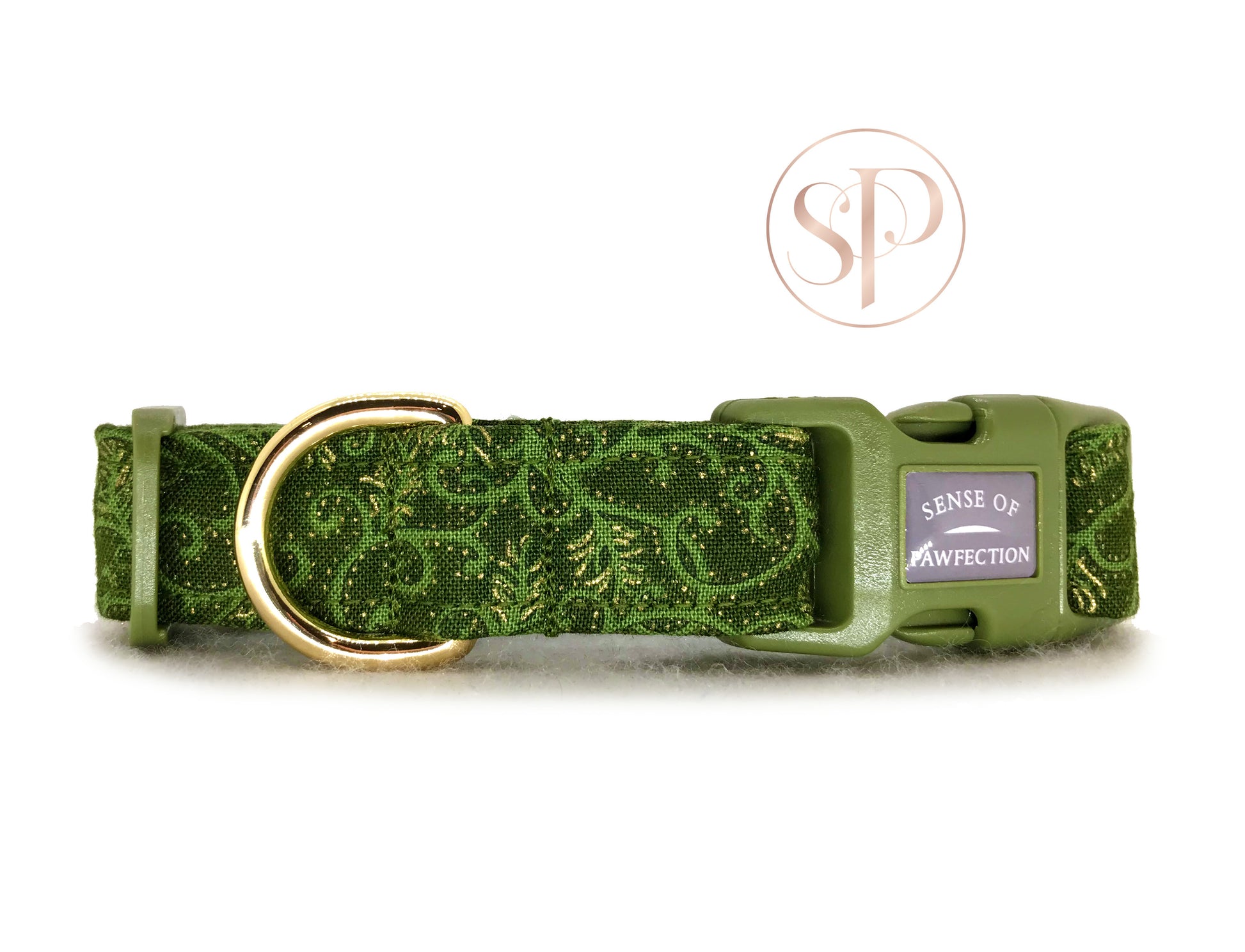 A sumptuous evergreen dog collar with swirling gold metallic elements.